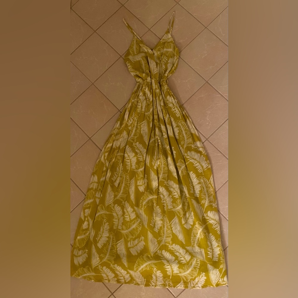 Beautiful Dress new without tag.